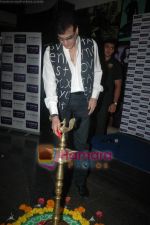 Fame Big Cinemas honours Jeetendra with Evergreen Lantern in Fame Big Cinemas, Andheri, Mumbai on 1st Nov 2010 (11).JPG
